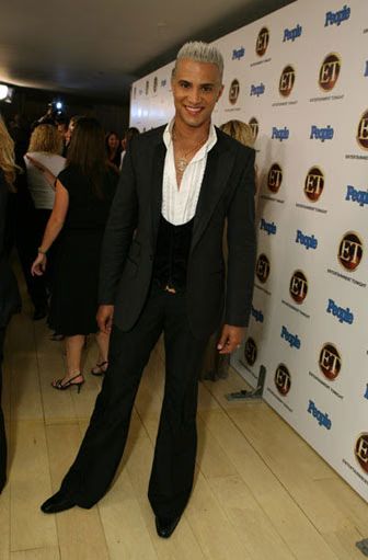 emmy-awards-01-2006-8-28.avif