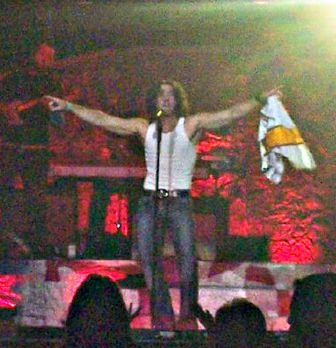ace-young-01-2006-8-28.avif
