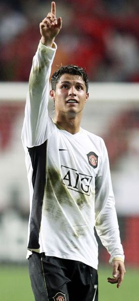 cristiano-ronaldo-01-2006-10-08.avif