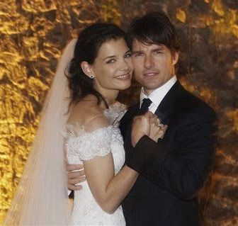 katie-holmes-01-2006-11-19.avif