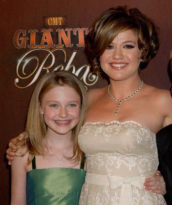 kelly-clarkson-01-2006-11-02.avif