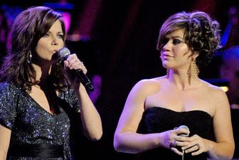 kelly-clarkson-03-2006-11-02.avif