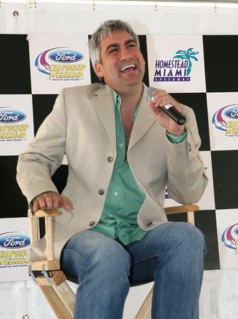 taylor-hicks-02-2006-11-21.avif