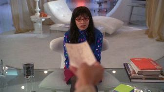 ugly-betty-03-2006-11-02.avif
