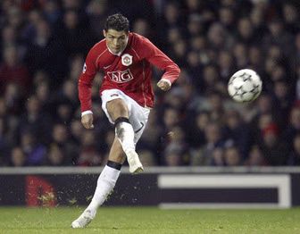 cristiano-ronaldo-01-2006-12-07.avif