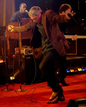 taylor-hicks-02-2006-12-05.avif