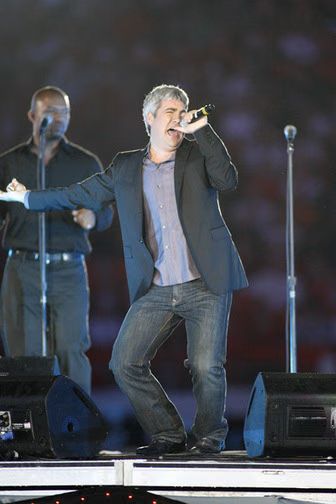 taylor-hicks-01-2007-01-02.avif
