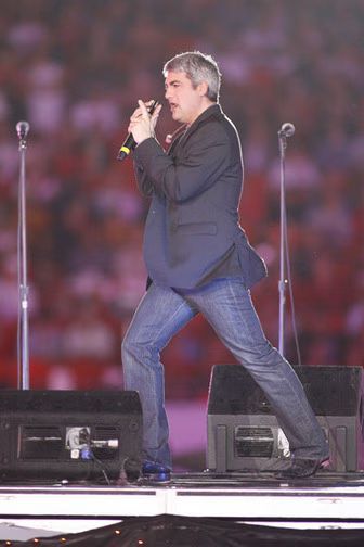 taylor-hicks-02-2007-01-02.avif