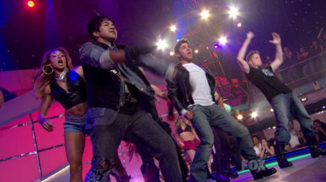 Dance10070532