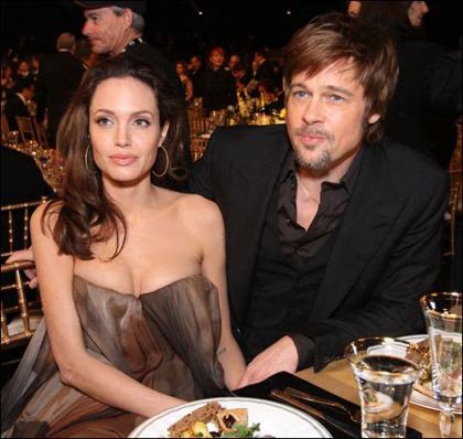 Angelina Joie Pregnant with Twins