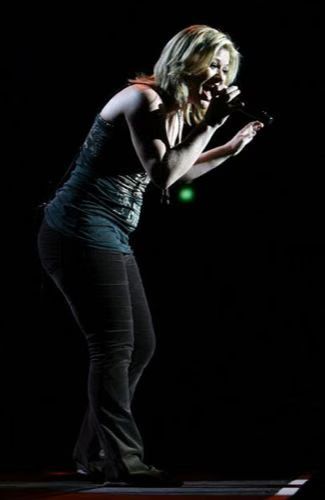 Kelly Clarkson is awesome