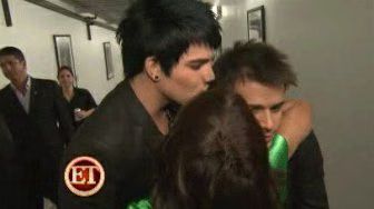 adam-kiss-kris-01-2009-05-20.avif