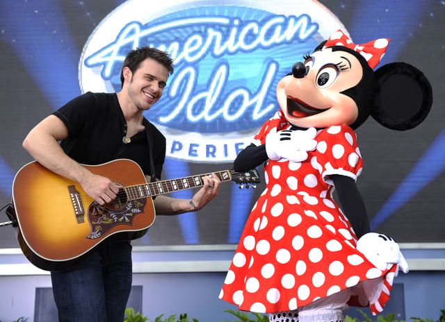 Kris_Allen_Disney_20090529150953_640_480.JPG