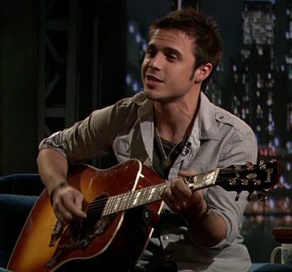 kris-allen-fallon-01-2009-05-28.avif
