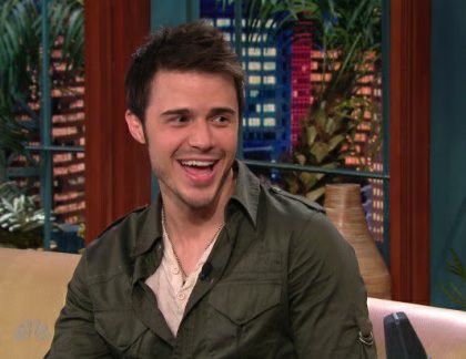kris-allen-tonight-01-2009-05-22.avif