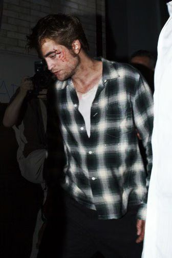 90623NG1_PATTINSON_B_GR_2.avif