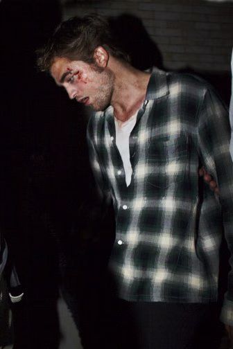90623NG1_PATTINSON_B_GR_3.avif