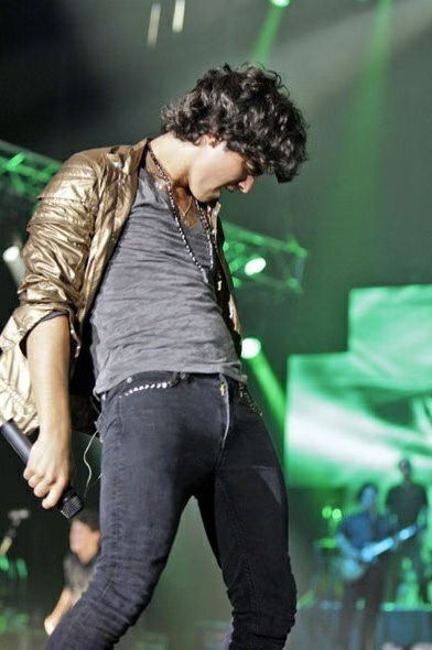 jonas-brothers-02-2009-06-15.avif