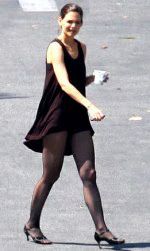 katie-holmes-01-2009-06-15.avif