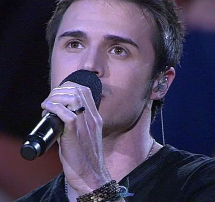 kris-allen-nba-01-2009-06-07.avif