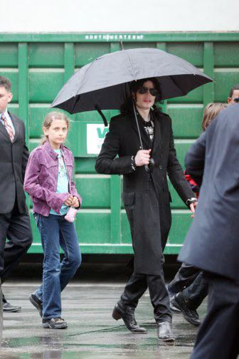 michael-jackson-01-2009-06-04.avif