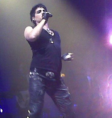 adam-lambert-01-2009-07-06.avif