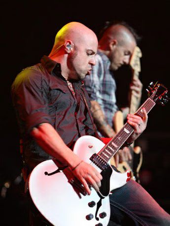 daughtry-01-2009-07-22.avif