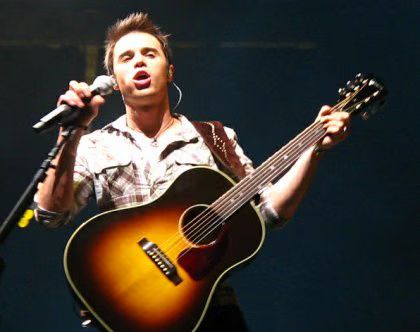 kris-allen-02-2009-08-09.avif