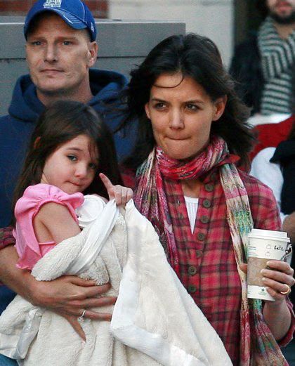 Suri Cruise - Drinks Starbucks, Wears Heels