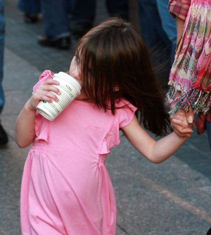 Suri Cruise - Drinks Starbucks, Wears Heels