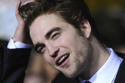 91116A1_PATTINSON_B-GR_23.avif
