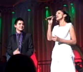 David Archuleta Sings With Mom 01-2009-11-25.jpg