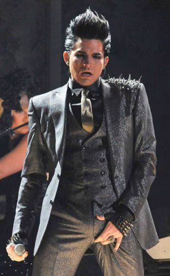 Adam Lambert FYE AMA 01-2009-11-22.jpg