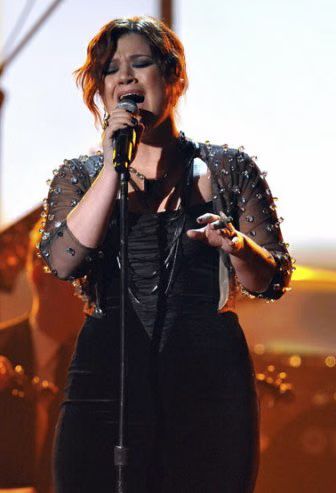 Kelly Clarkson AMA 2009 Already Gone 01-2009-11-22.jpg