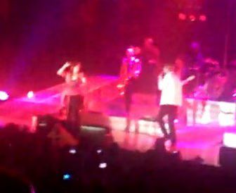 Kelly Clarkson Rock With You 01-2009-11-30.jpg