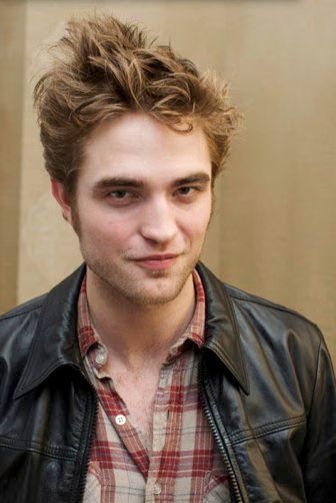 Robert Pattinson New Moon 03-2009-11-08