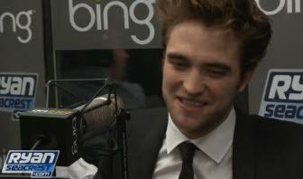 Robert Pattinson Ryan Seacrest 01-2009-11-17.jpg