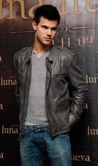 Taylor Lautner 02-2009-11-04.jpg