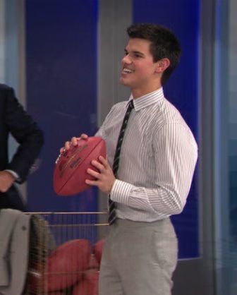 Taylor Lautner Football 01-2009-11-16.jpg