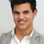 Taylor Lautner New Moon 01-2009-11-08