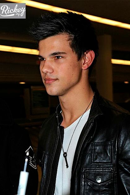 91207Z1_LAUTNER_B_GR_02.avif