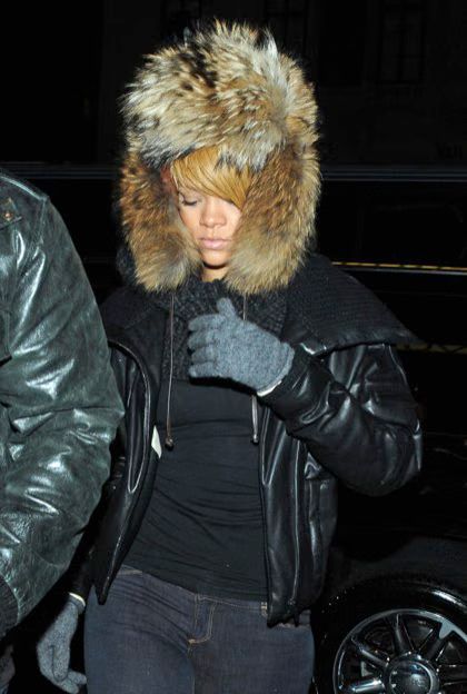 91215X6_RIHANNA_B-GR_01.avif