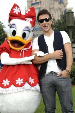 Kris Allen Daisy Duck.jpg