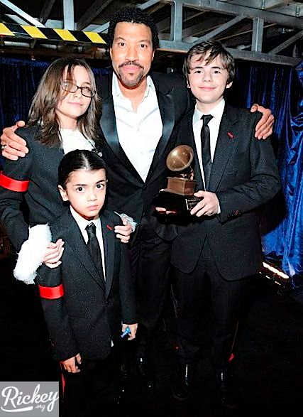 Blanket Jackson Grammys 01-2010-01-31.jpg