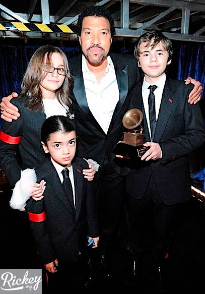 Blanket Jackson Grammys 02-2010-01-31.jpg