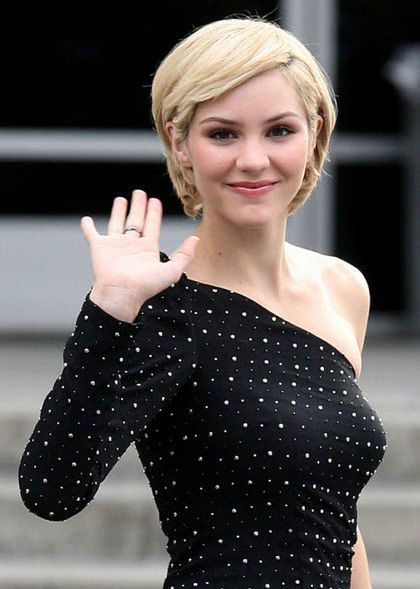 Katharine McPhee Chelsea Lately 03-2010-01-27.jpg