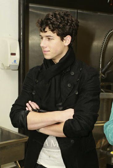 Nick Jonas North Texas Food Bank 01-2010-01-04.jpg