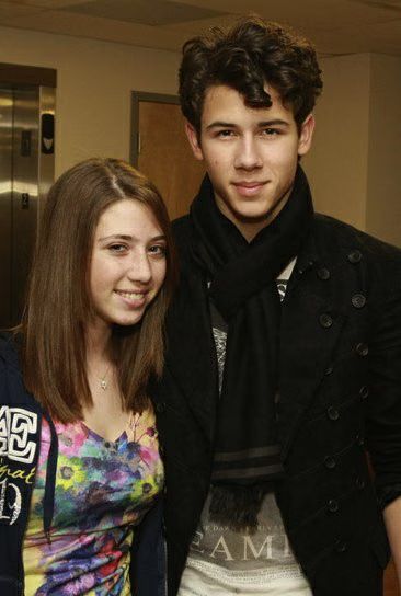 Nick Jonas North Texas Food Bank 02-2010-01-04.jpg