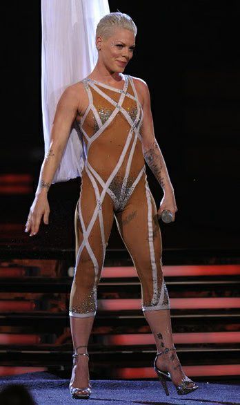 Pink Grammys 01-2010-01-31.jpg