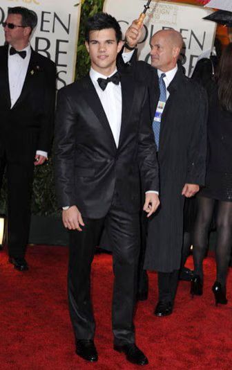 Taylor Lautner Golden Globes 03-2010-01-17.jpg